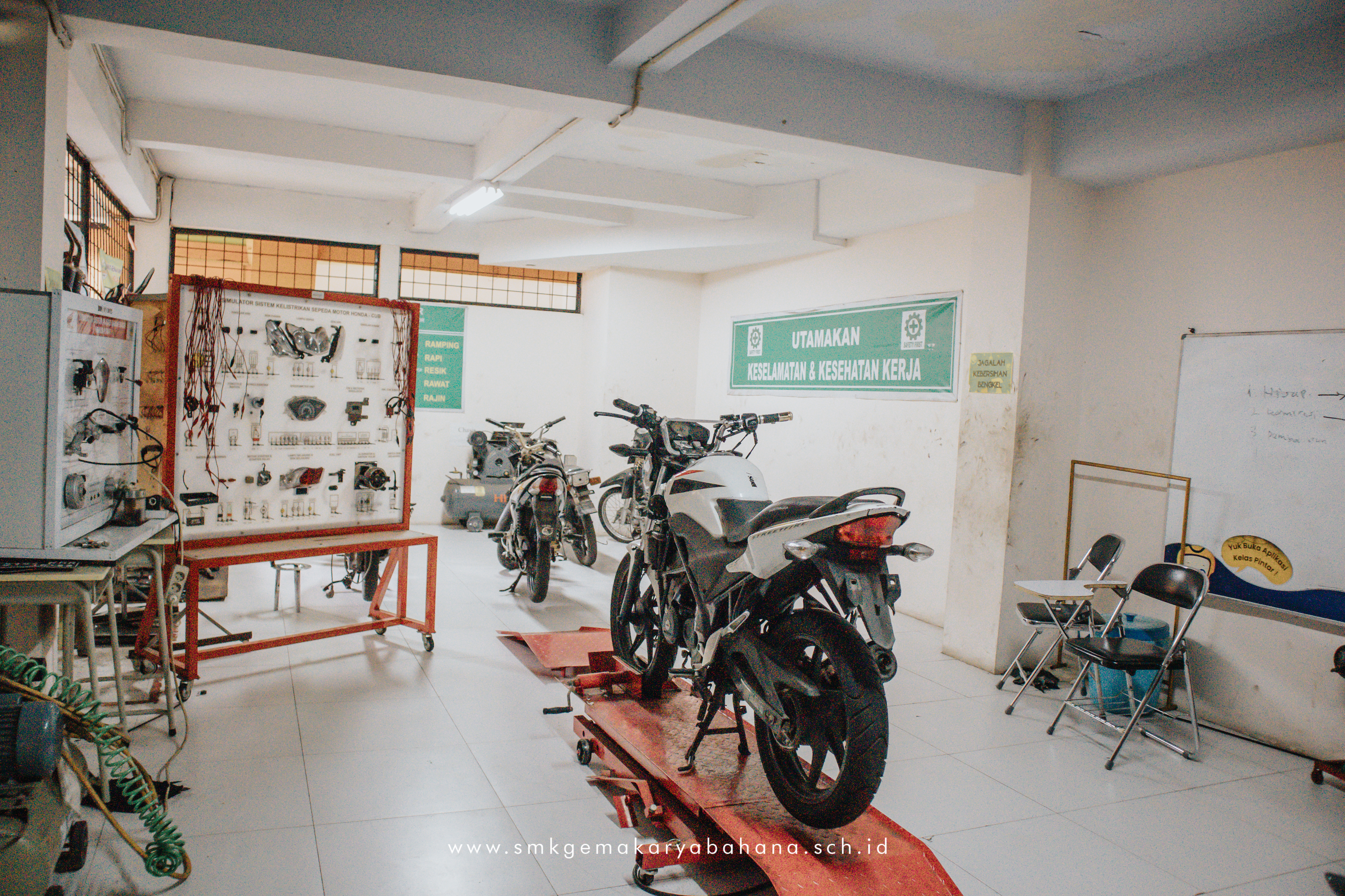 Gambar Header